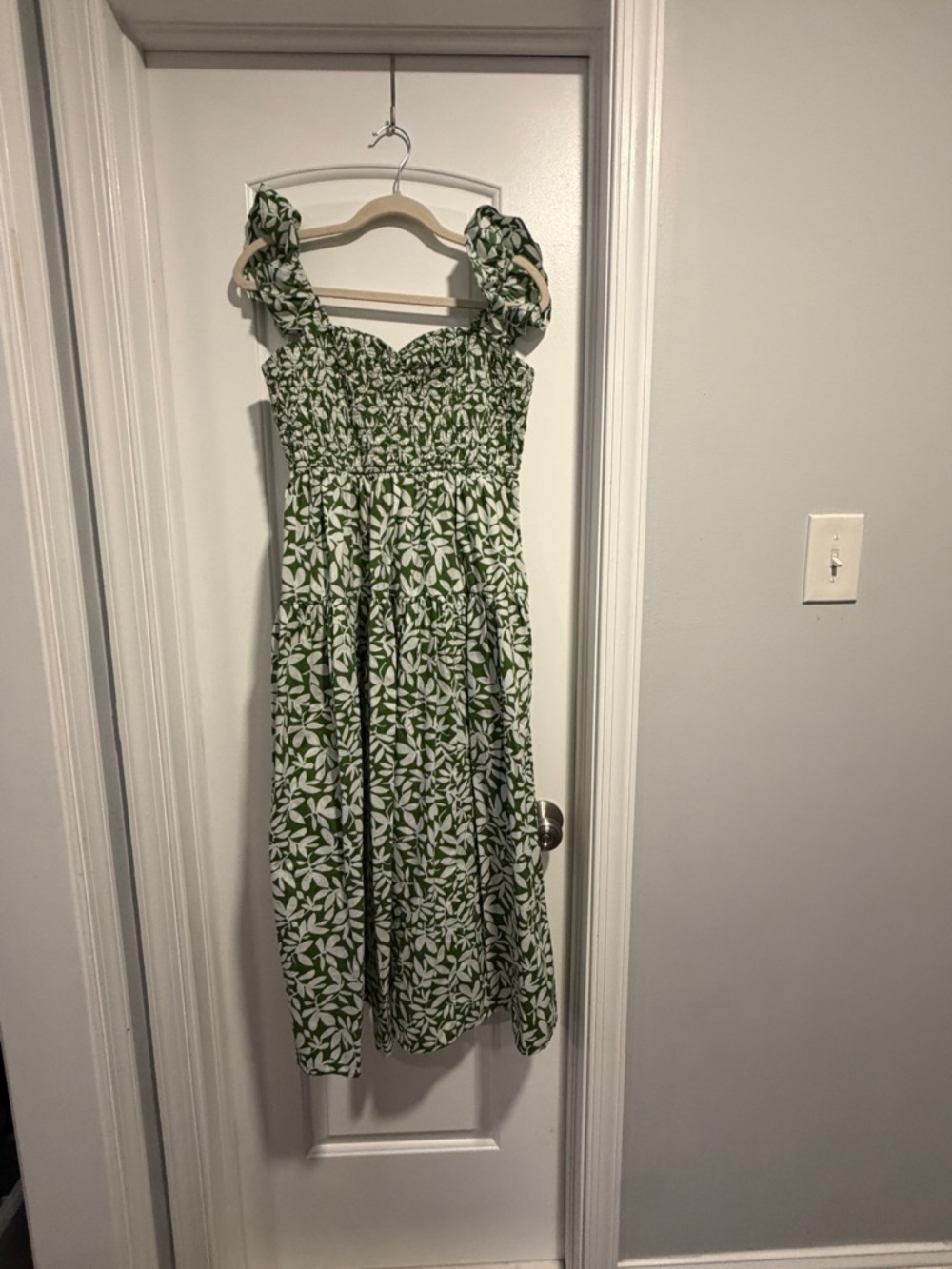 Abercrombie & Fitch Green and White Floral Midi Dress - Picture 2 of 4